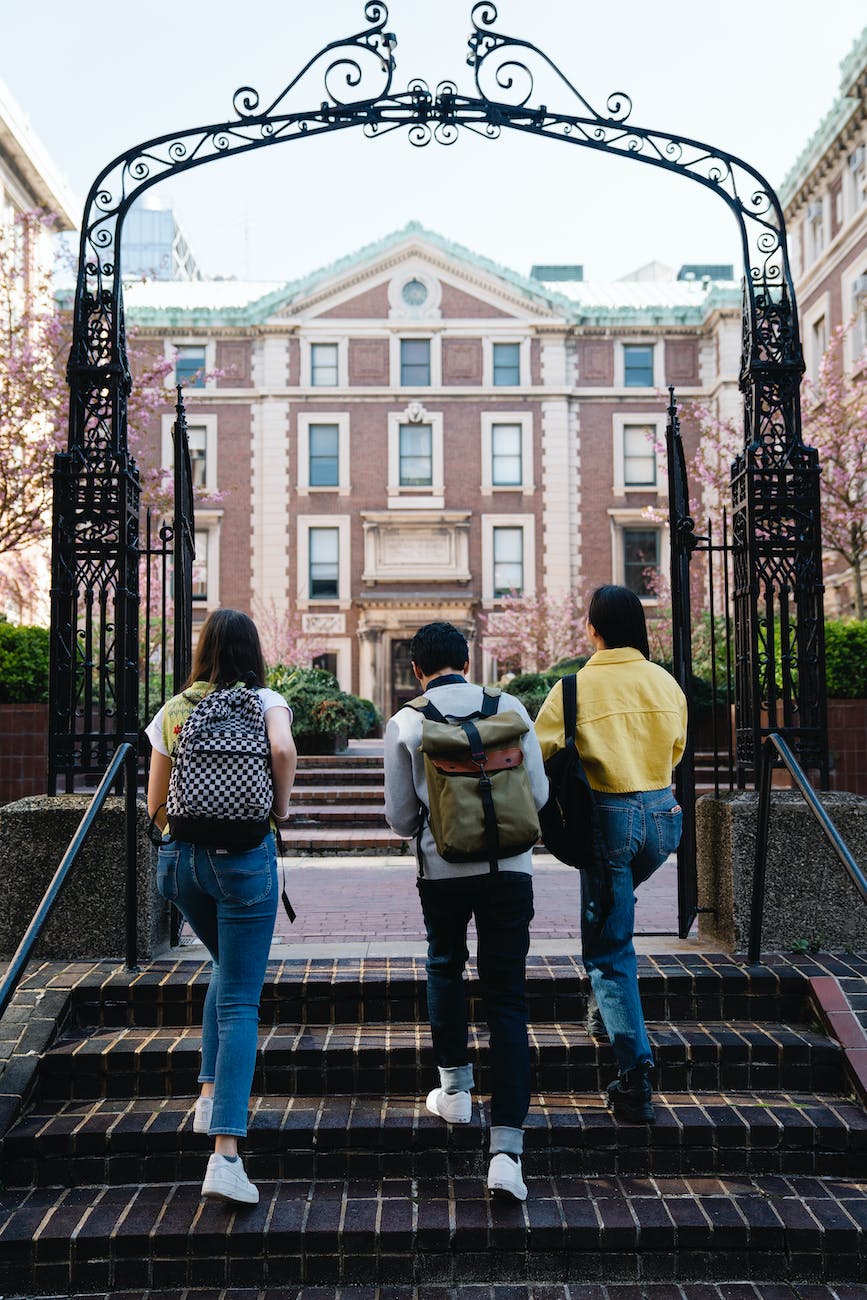 College Move-In Tips: Making the Transition Smooth and Stress-Free