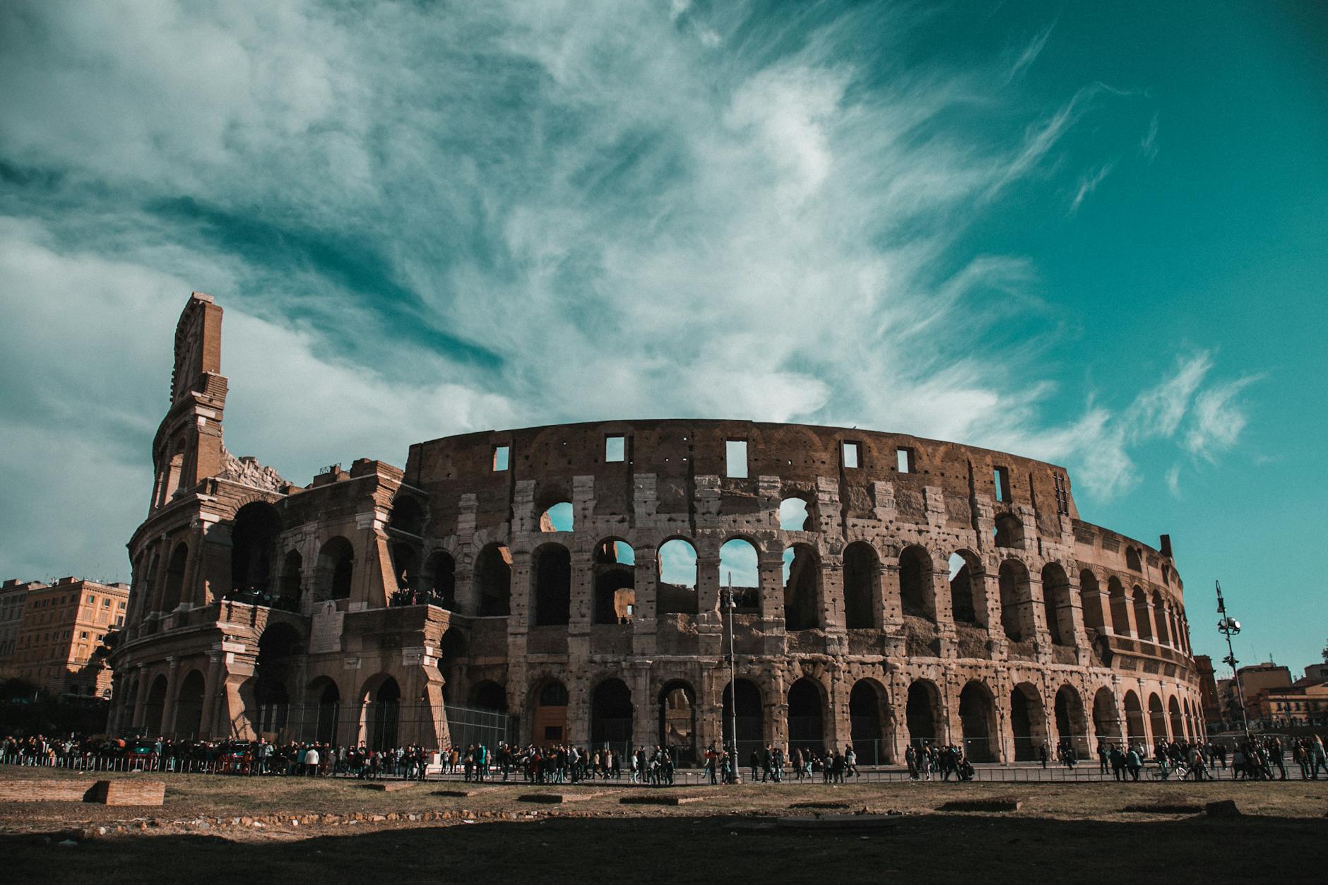 10 Of The World’s Most Iconic Historical Buildings and Places