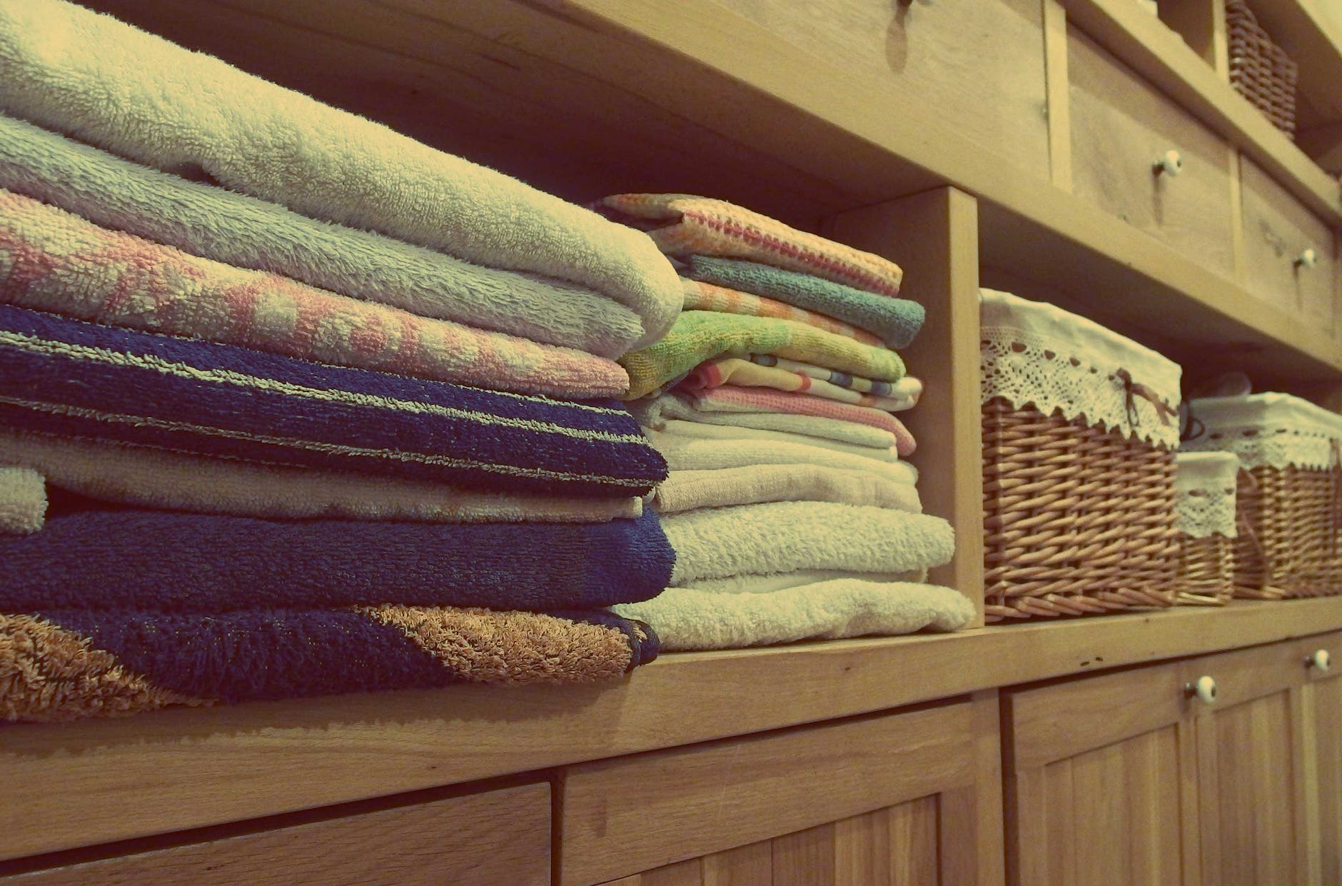 How Often Should You Change Towels? 10 Compelling Reasons to Change, When to Swap, and Couples’ Towel Etiquette