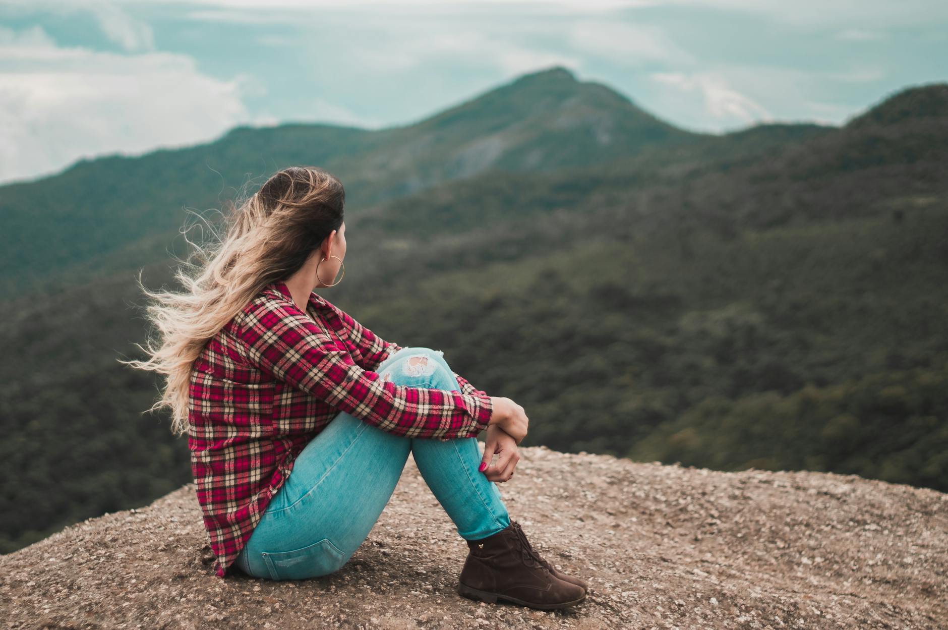 Embracing “Me Time” in a Relationship: 10 Things You Can Do Alone