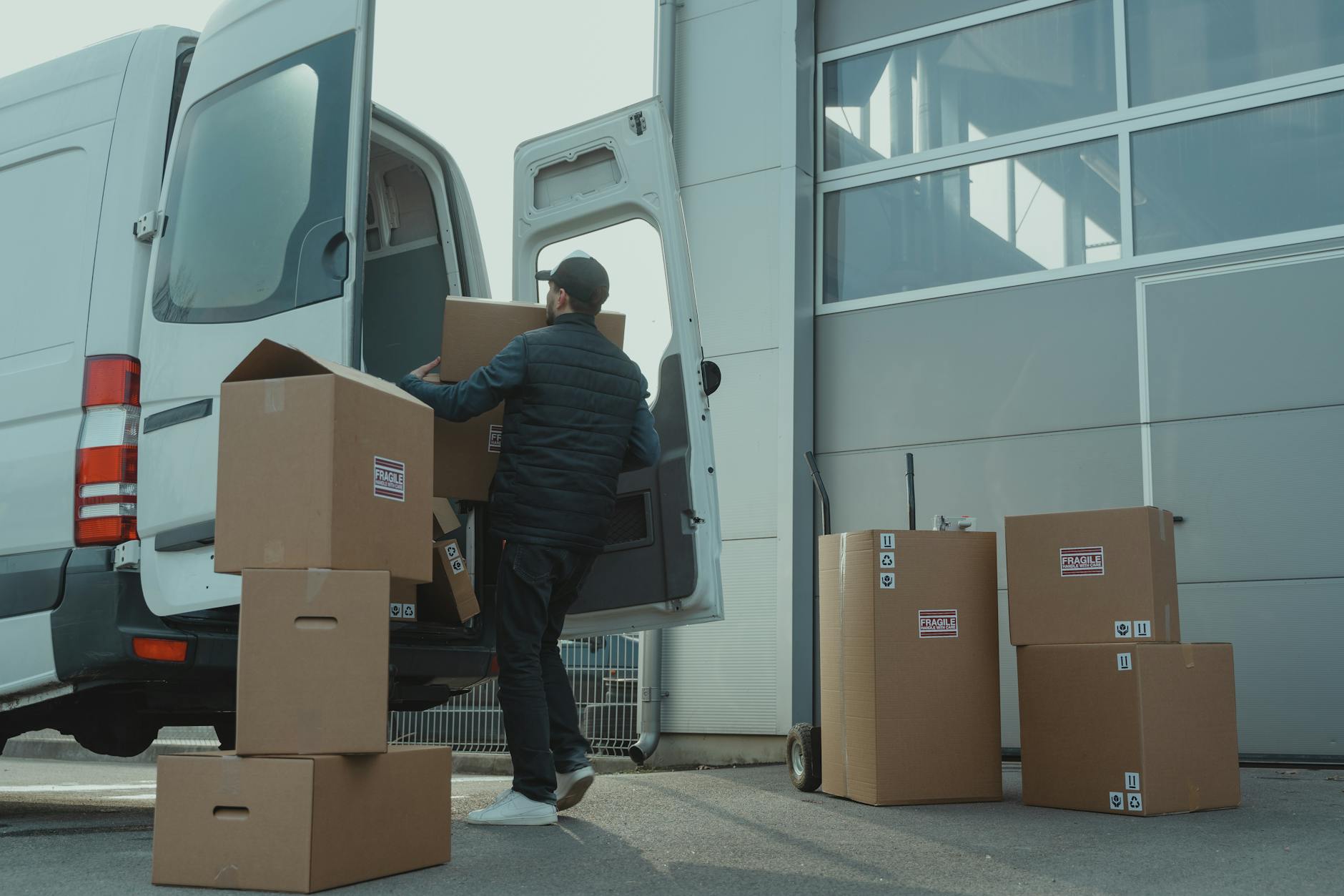 The Dimensions of a Standard Shipping Box: Why Size Matters in E-Commerce